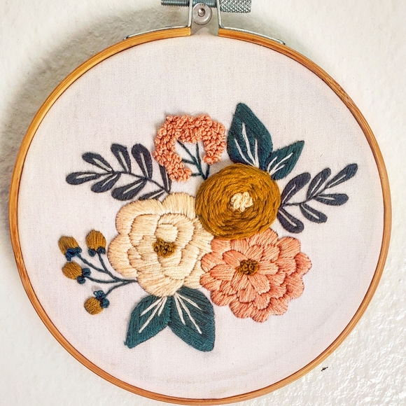 Hola, hello, && welcome to Ivana's closet - Picture 1 of 1